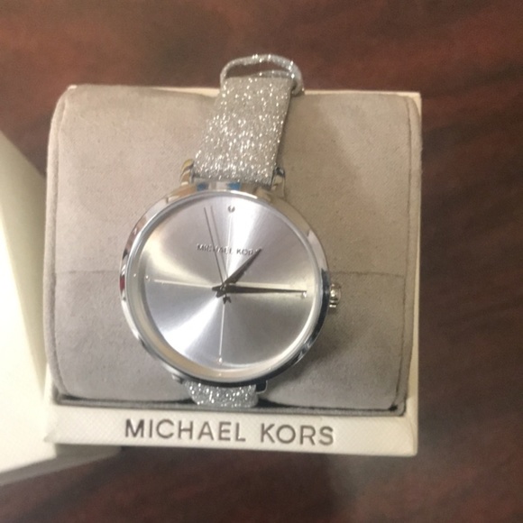 Michael Kors Womens Charley Silvertone 